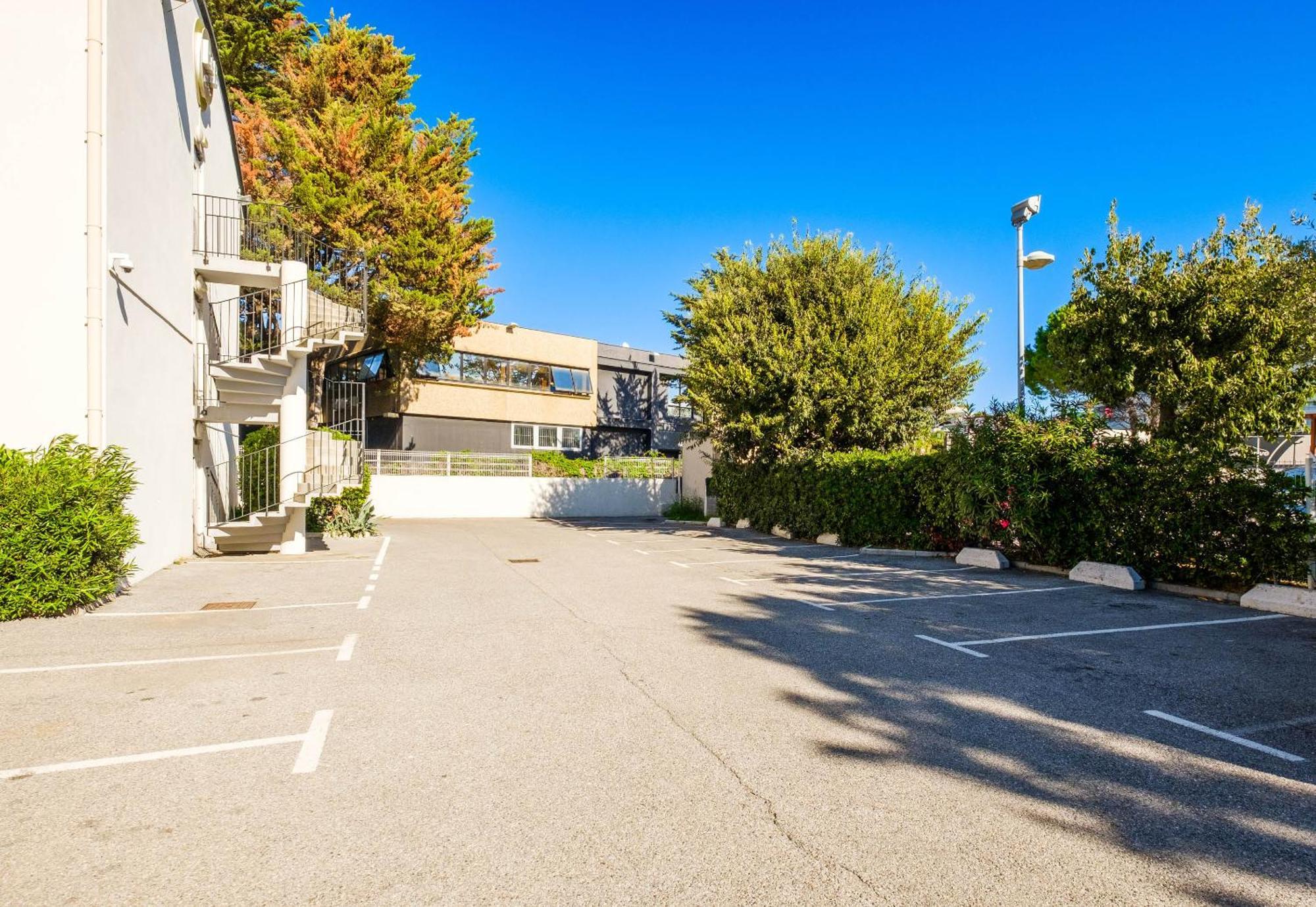 B&B Hotel Villeneuve Loubet Plage Exterior photo